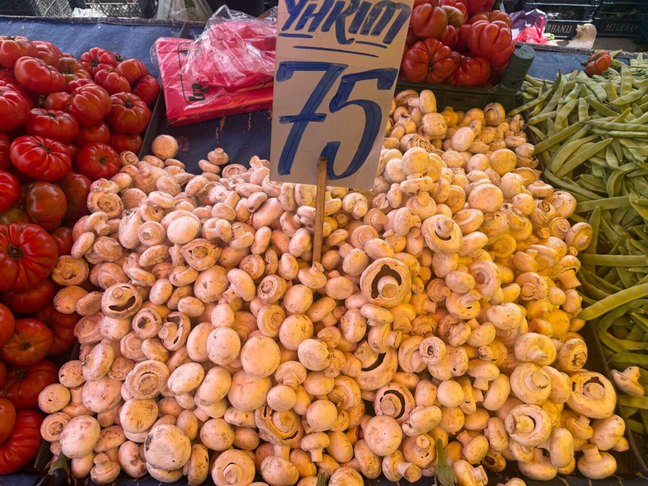 Konya pazarlarında etiket şaşkınlığı! Çoğu yarım yarım satılıyor 15